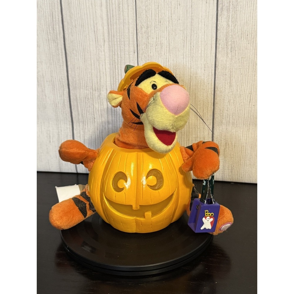 Disney Animated Tigger Pumpkin 8" Light Up Moves Sings Halloween Decor